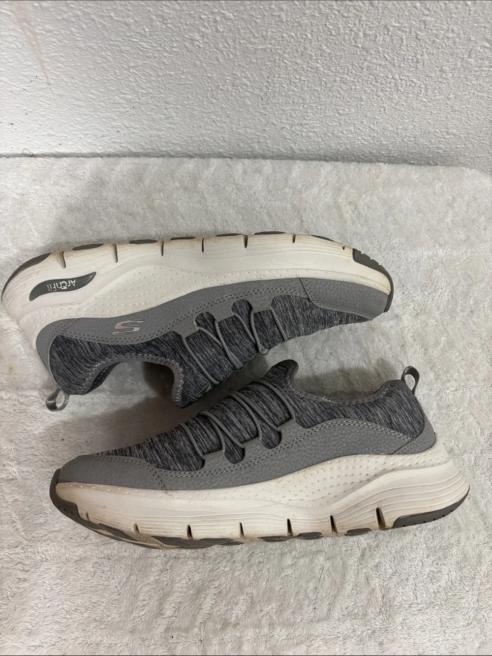 Skechers Arch Fit Women’s Gray Slip-On Walking Sneakers Sz7.5